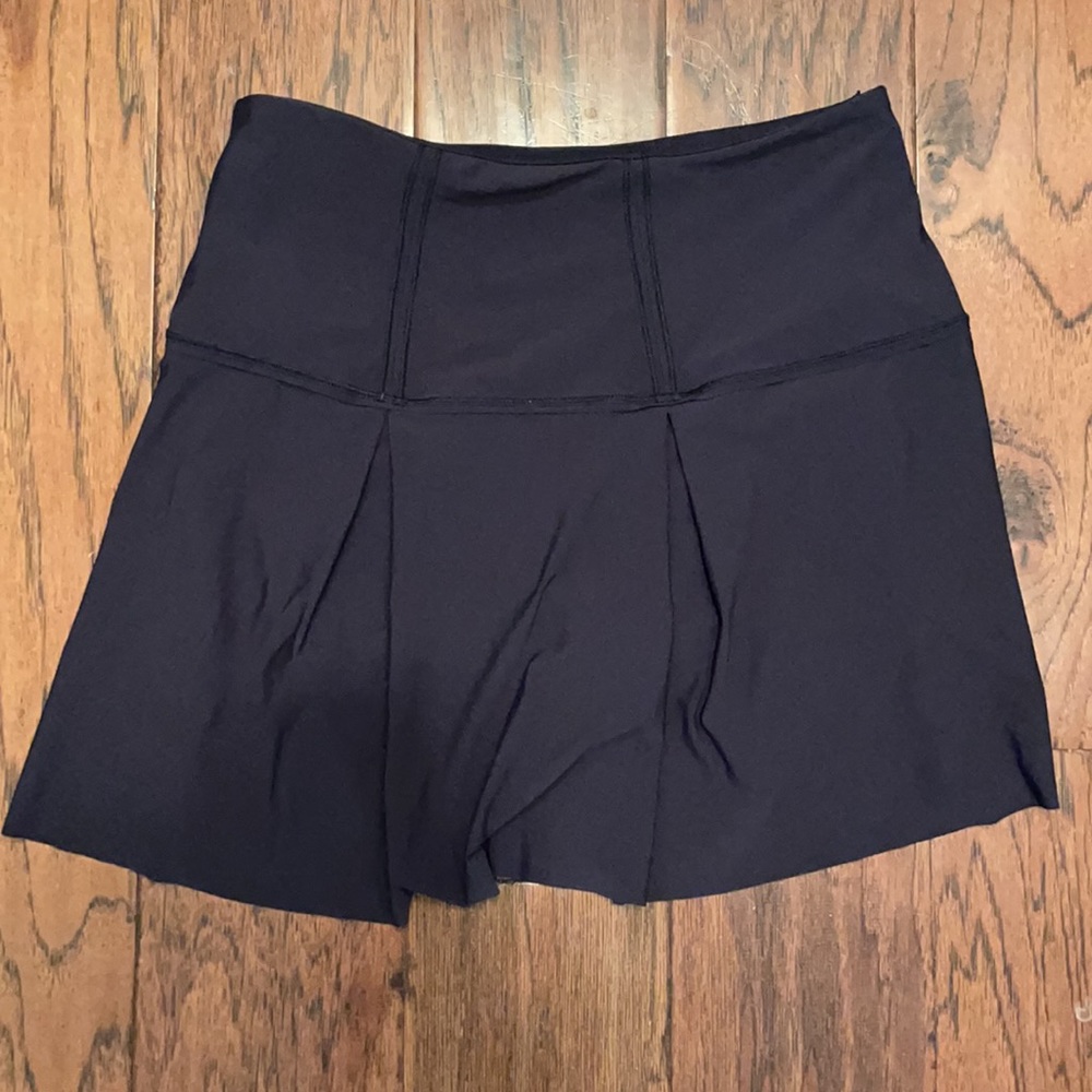 Lululemon navy skort, size 4